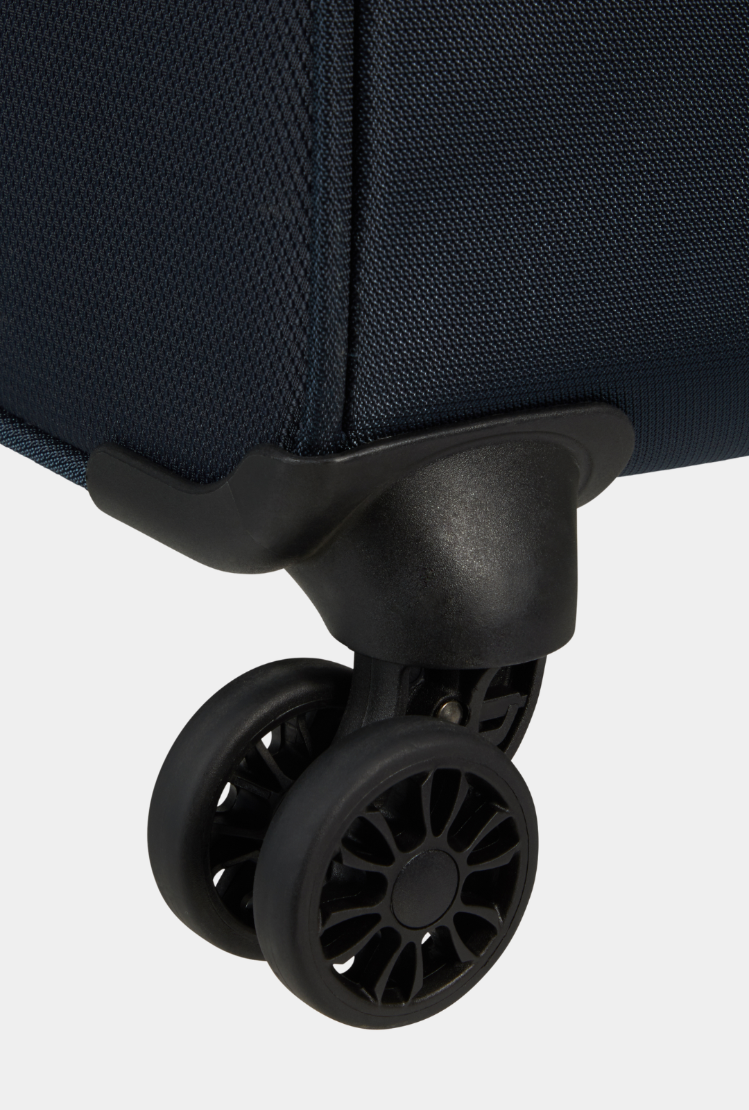 Detalle de rueda en maleta American Tourister SummerRide cabina color Navy